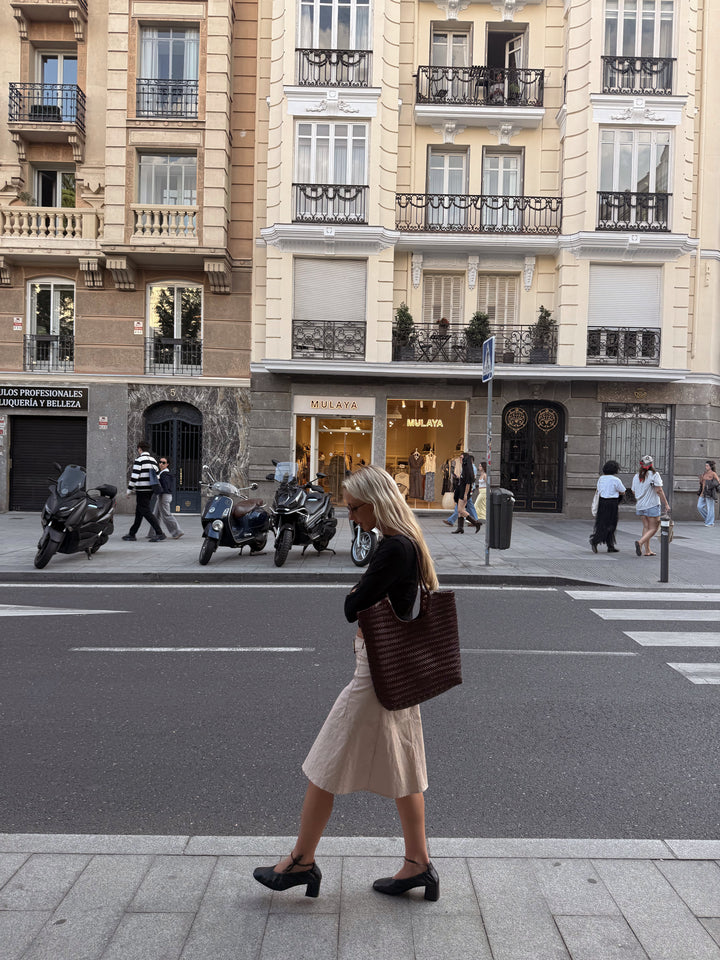Liv SOOK - Borsa in pelle intrecciata a mano - caffè