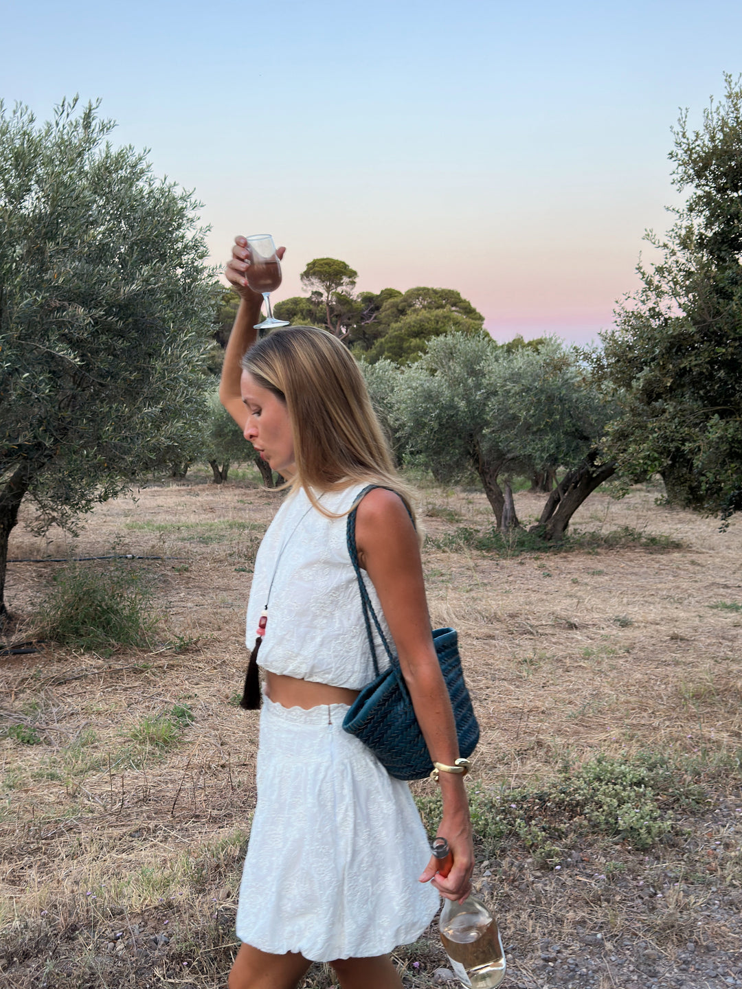 Carmel SOOK - Borsa a secchiello in pelle intrecciata a mano - blu
