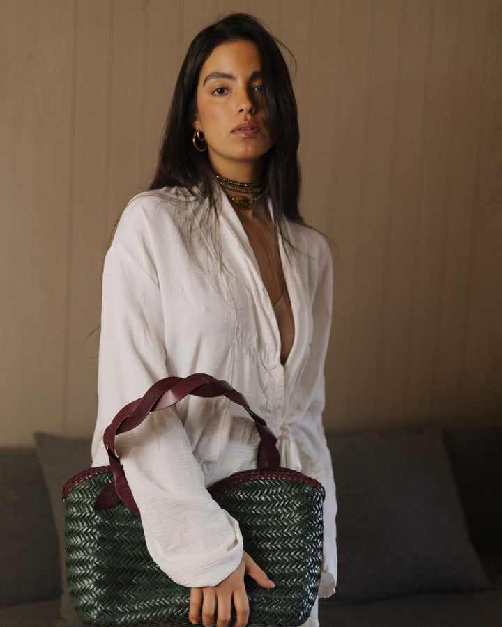 Léafa SOOK - Borsa a spalla in pelle conciata al vegetale - bordeaux e verde