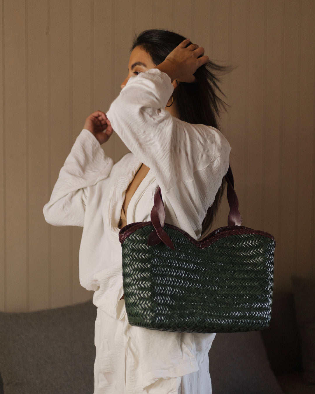 Léafa SOOK - Borsa a spalla in pelle conciata al vegetale - bordeaux e verde