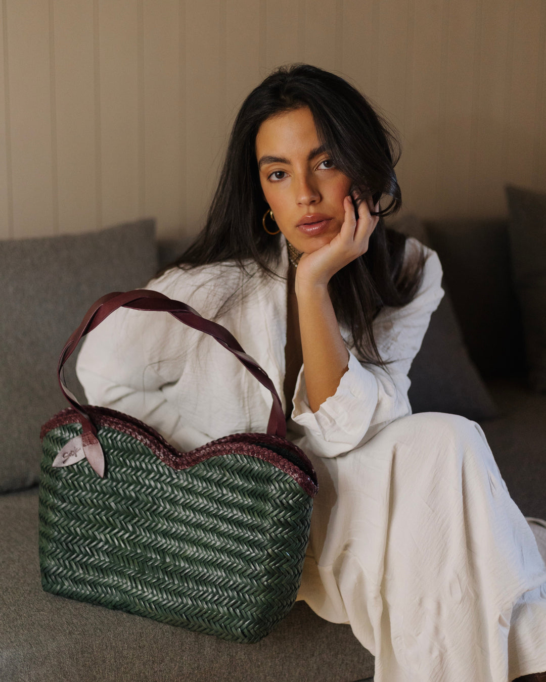 Léafa SOOK - Borsa a spalla in pelle conciata al vegetale - bordeaux e verde