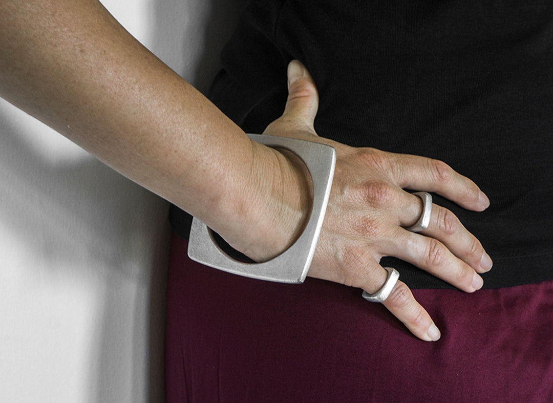 Square Bangle - Bracciale Rigido Quadrato in Alluminio Riciclato