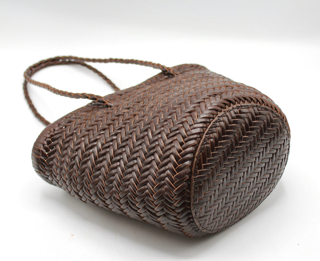 Carmel SOOK - Borsa a secchiello in pelle intrecciata a mano - cioccolato