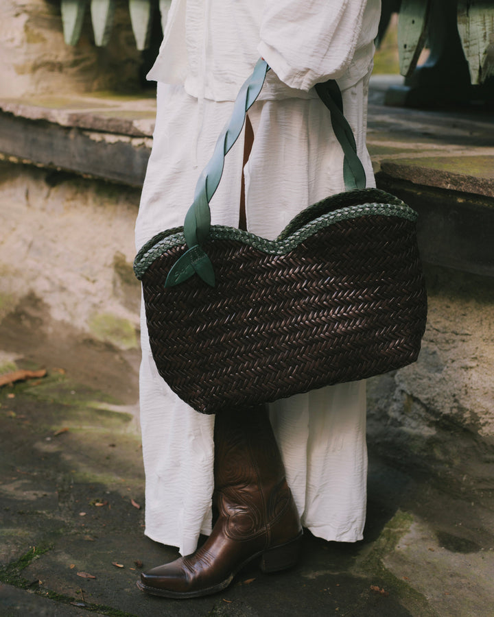 Léafa SOOK - Borsa a spalla in pelle conciata al vegetale - verde e caffè