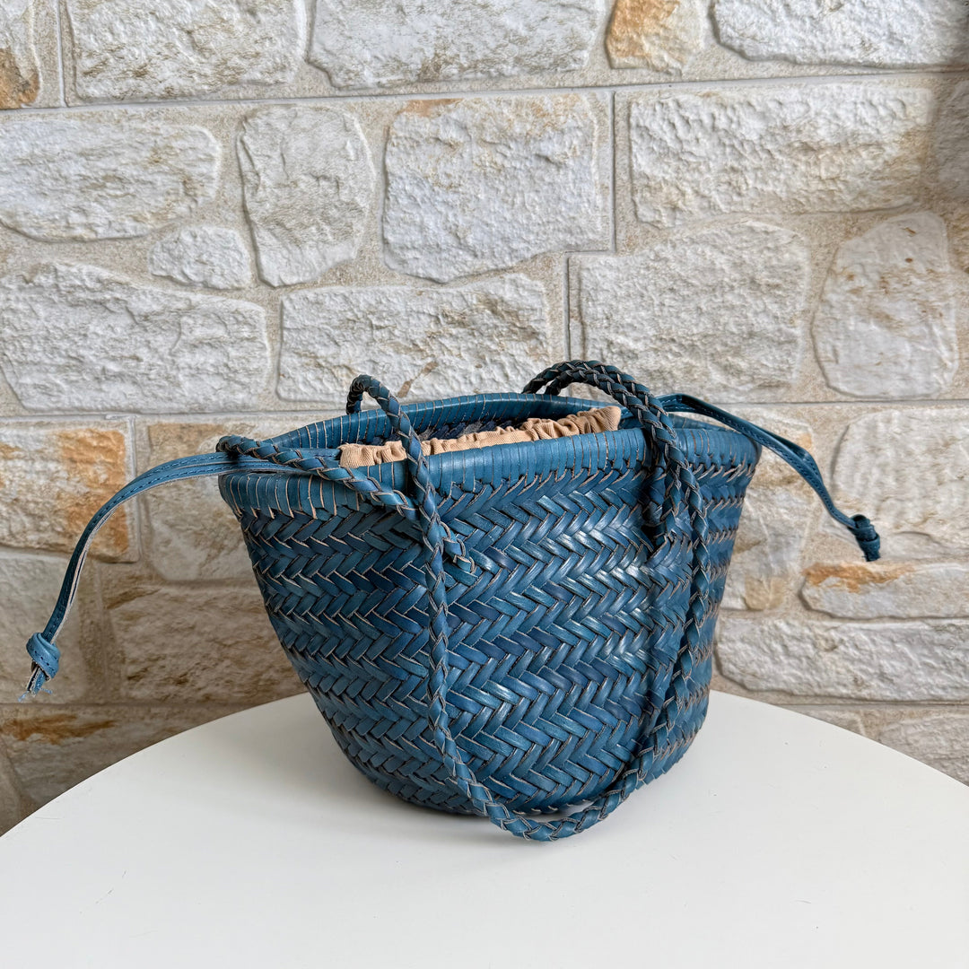 Carmel SOOK - Borsa a secchiello in pelle intrecciata a mano - blu