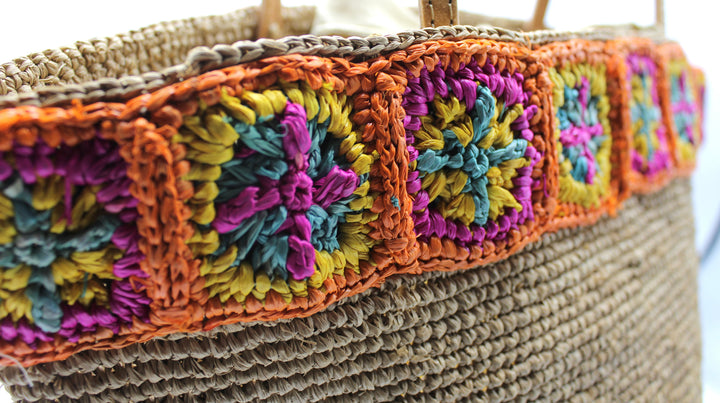 Flora SOOK - Borsa in rafia naturale fatta a mano con fiori arancioni