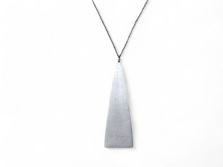Collana Triangolo in Alluminio Riciclato | Fatto a Mano in Laos – No War Factory