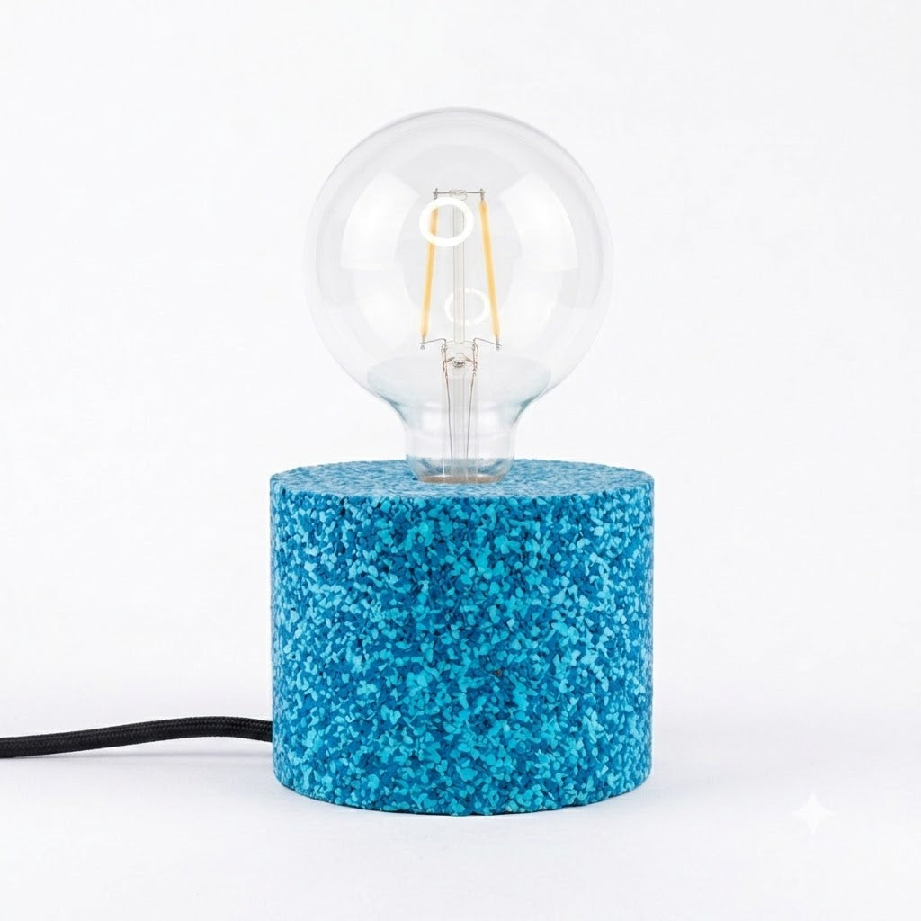Lampada da tavolo in gomma riciclata da pneumatici