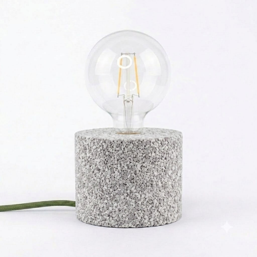 Lampada da tavolo in gomma riciclata da pneumatici
