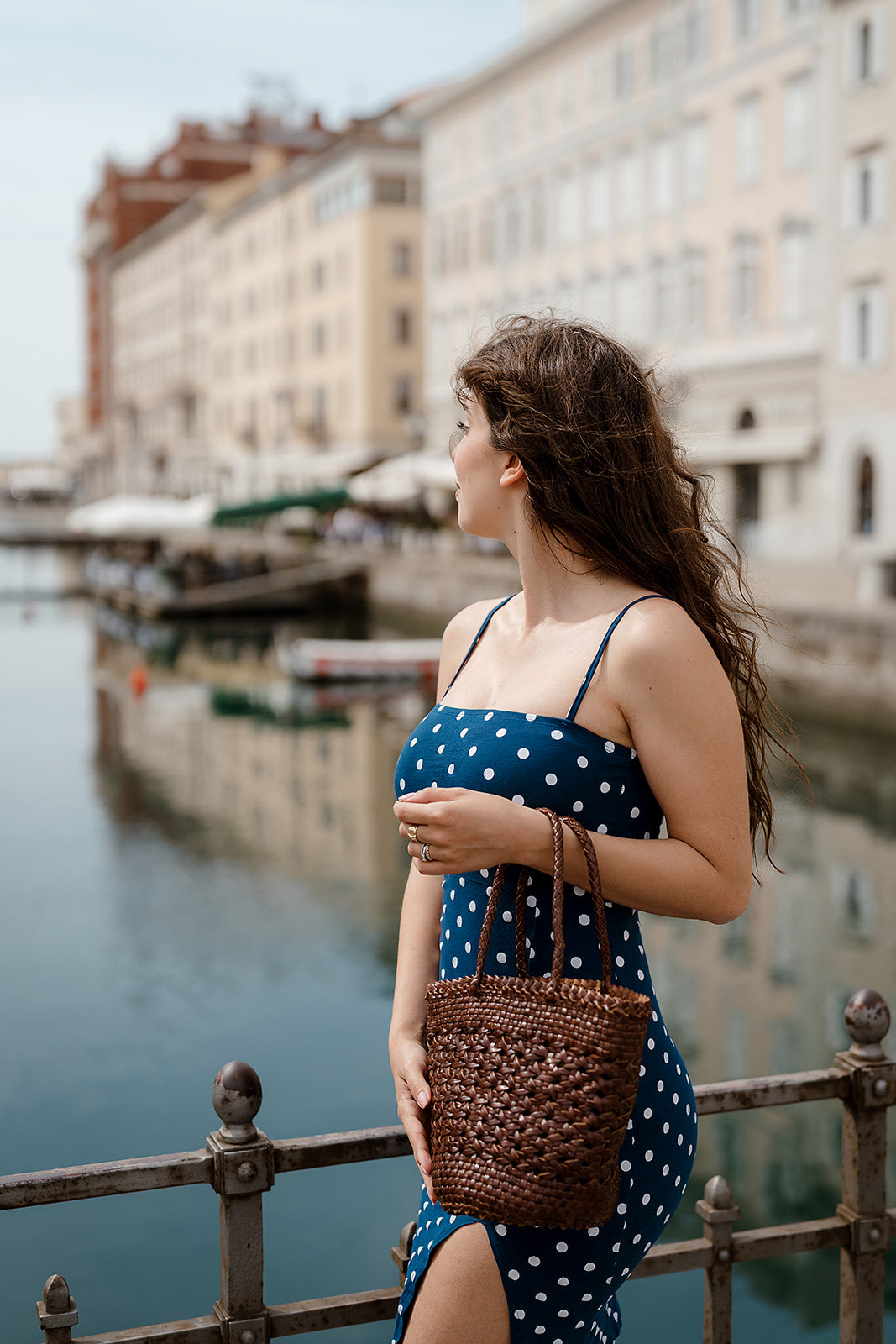 Ivy SOOK - Borsa a cestino in pelle intrecciata a mano - caffè