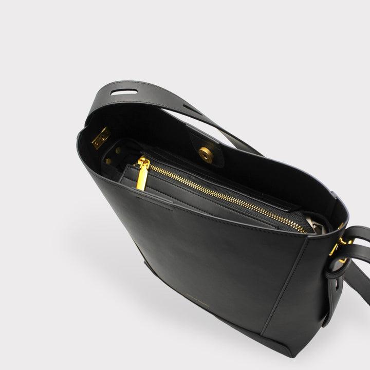 Oli SOOK - Borsa a spalla e a tracolla in pelle di mela - nero