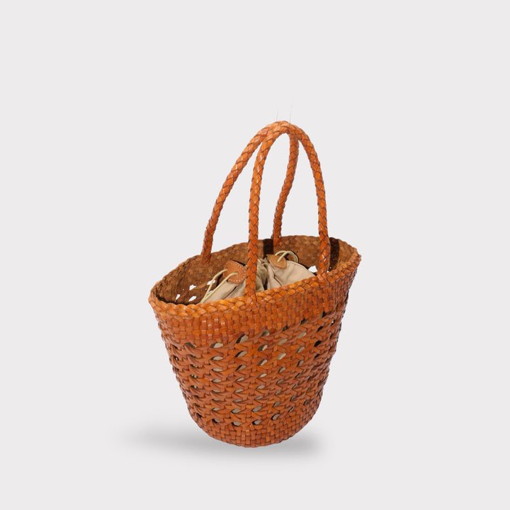 Ivy SOOK - Borsa a cestino in pelle intrecciata a mano - caramello