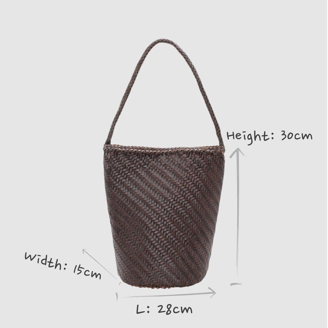 Esmée SOOK - Borsa a secchiello in pelle riciclata intrecciata - caffè