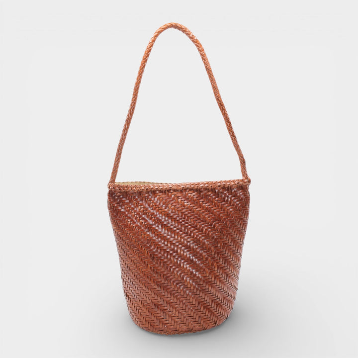 Esmée SOOK - Borsa a secchiello in pelle riciclata intrecciata - caramello