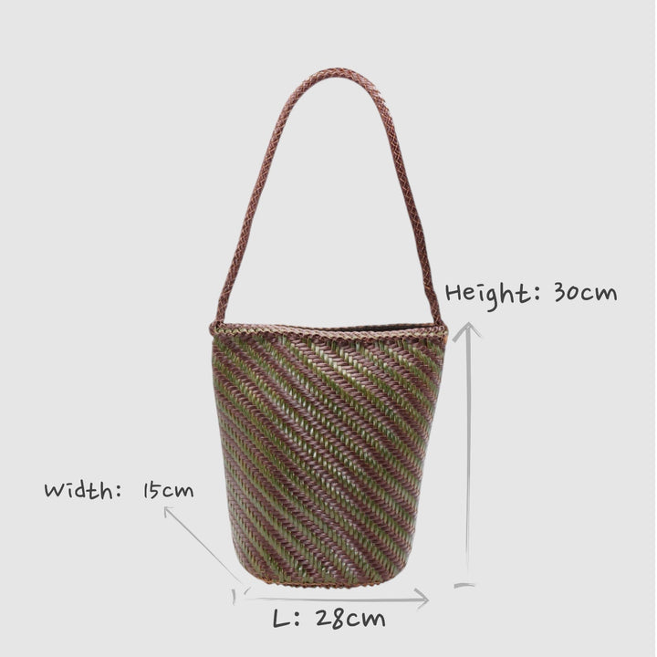 Esmée SOOK - Borsa a secchiello in pelle riciclata intrecciata - caffè e verde