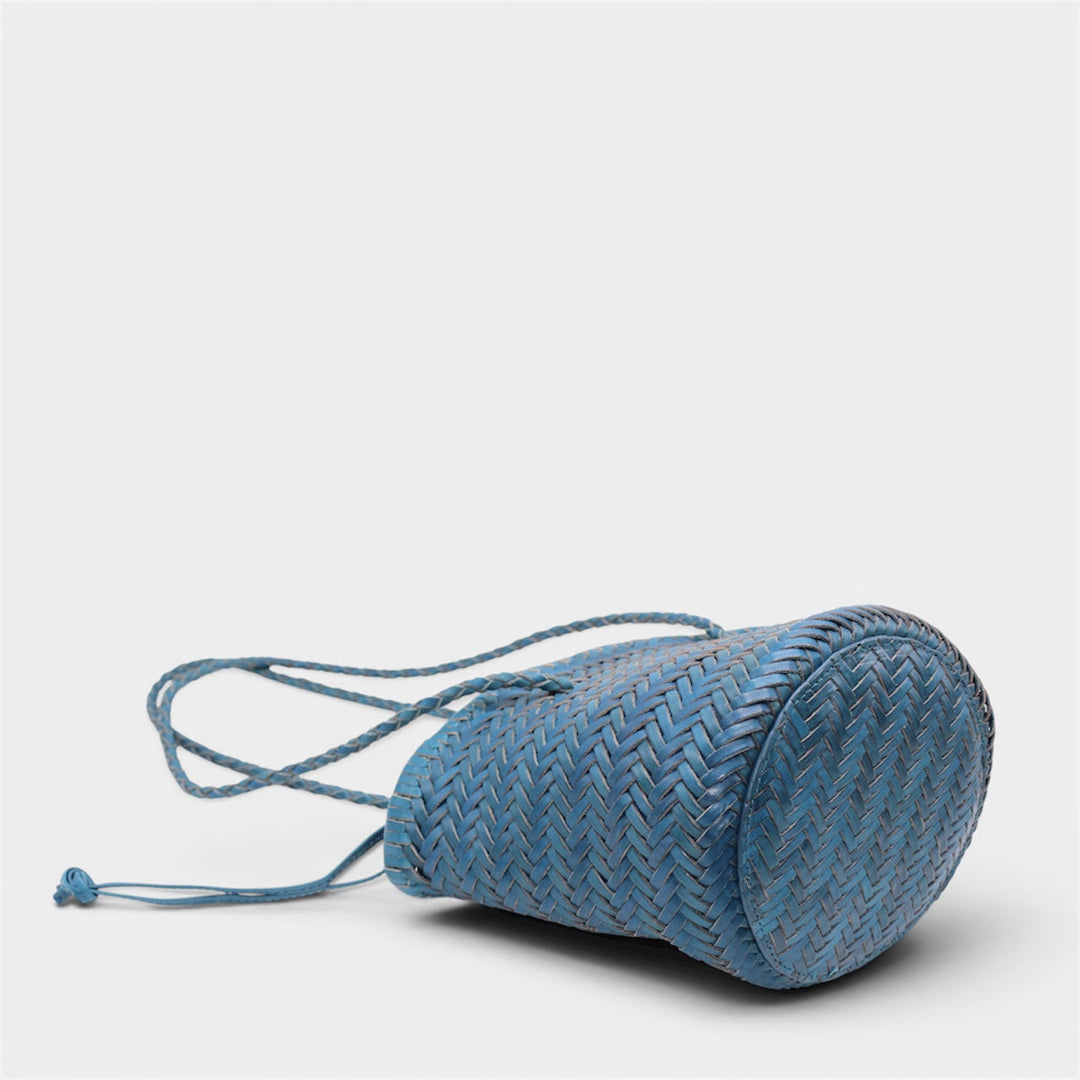 Carmel SOOK - Borsa a secchiello in pelle intrecciata a mano - blu