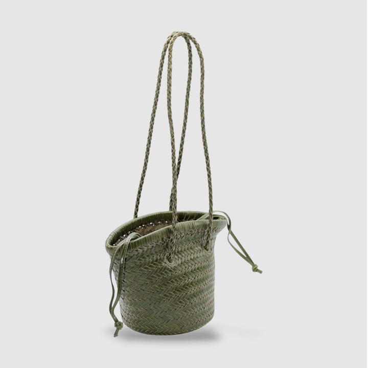 Carmel SOOK - Borsa a secchiello in pelle intrecciata a mano - verde oliva