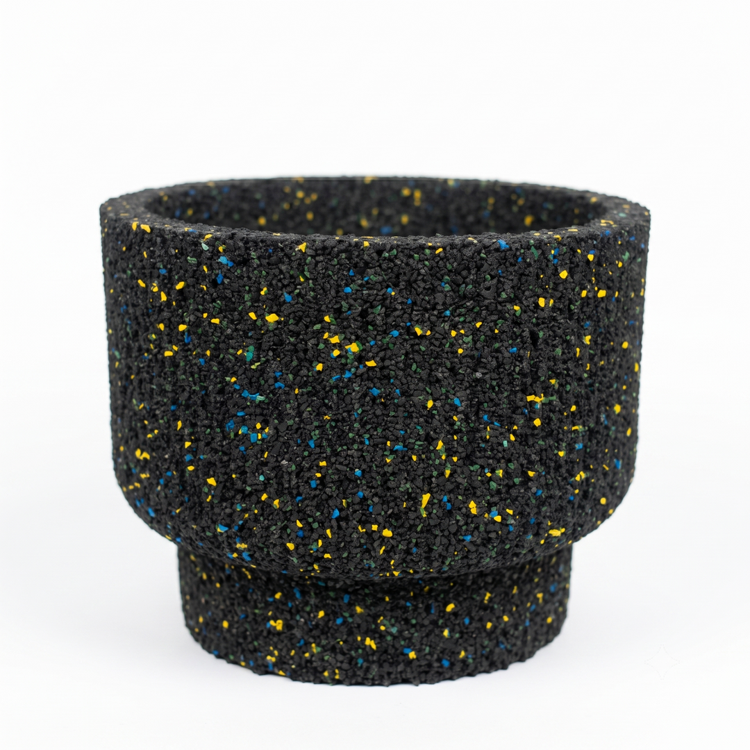 Vaso tondo con base rialzata in gomma riciclata da pneumatici