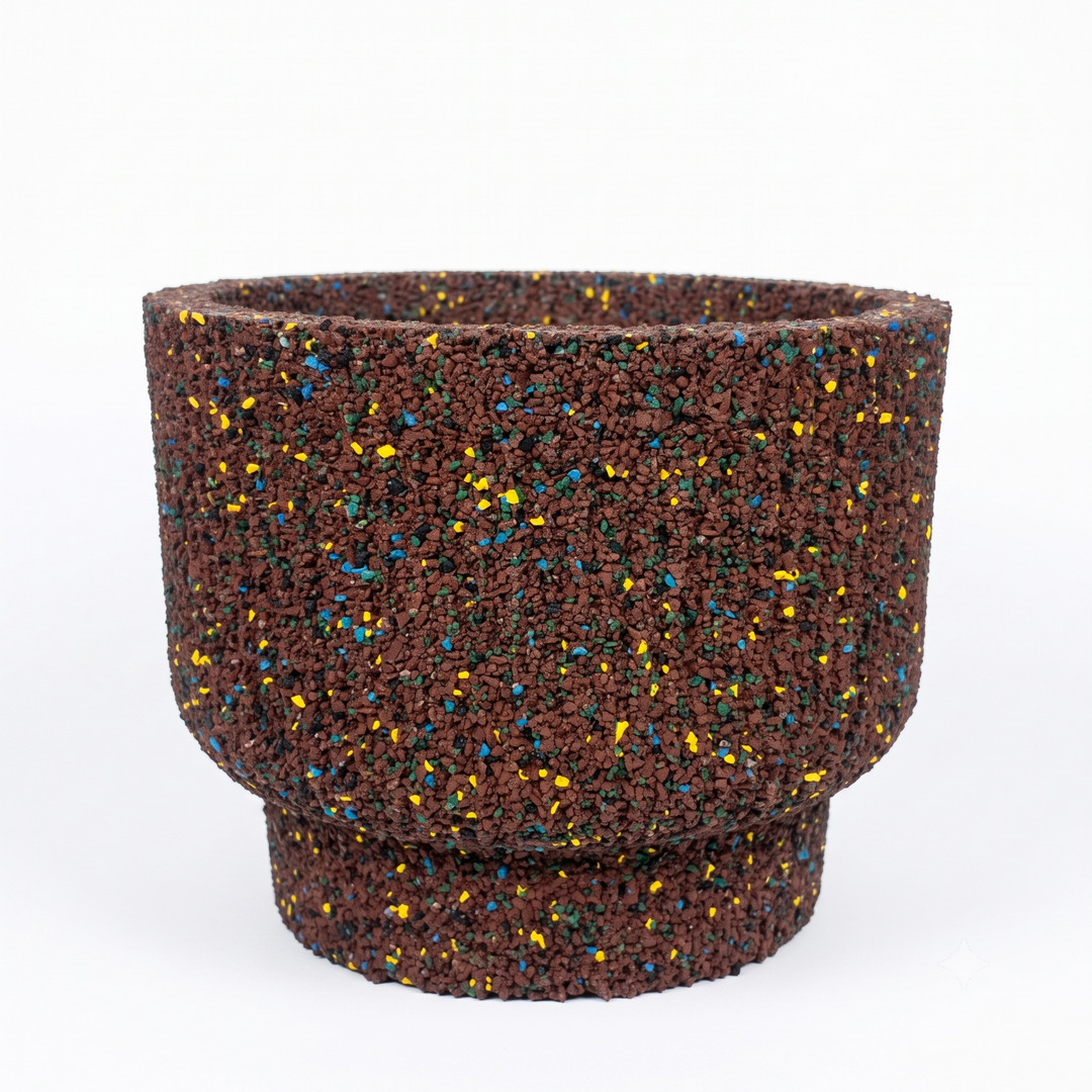 Vaso tondo con base rialzata in gomma riciclata da pneumatici