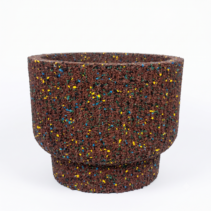 Vaso tondo con base rialzata in gomma riciclata da pneumatici
