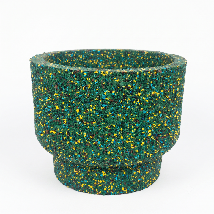 Vaso tondo con base rialzata in gomma riciclata da pneumatici