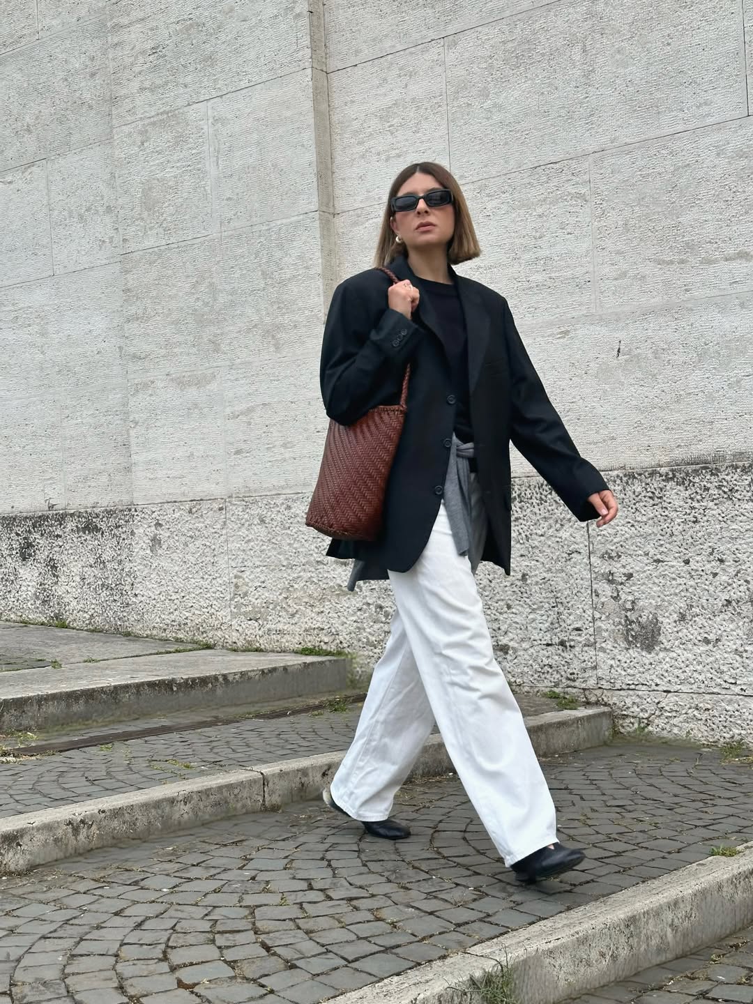 Esmée SOOK - Borsa a secchiello in pelle riciclata intrecciata - caramello
