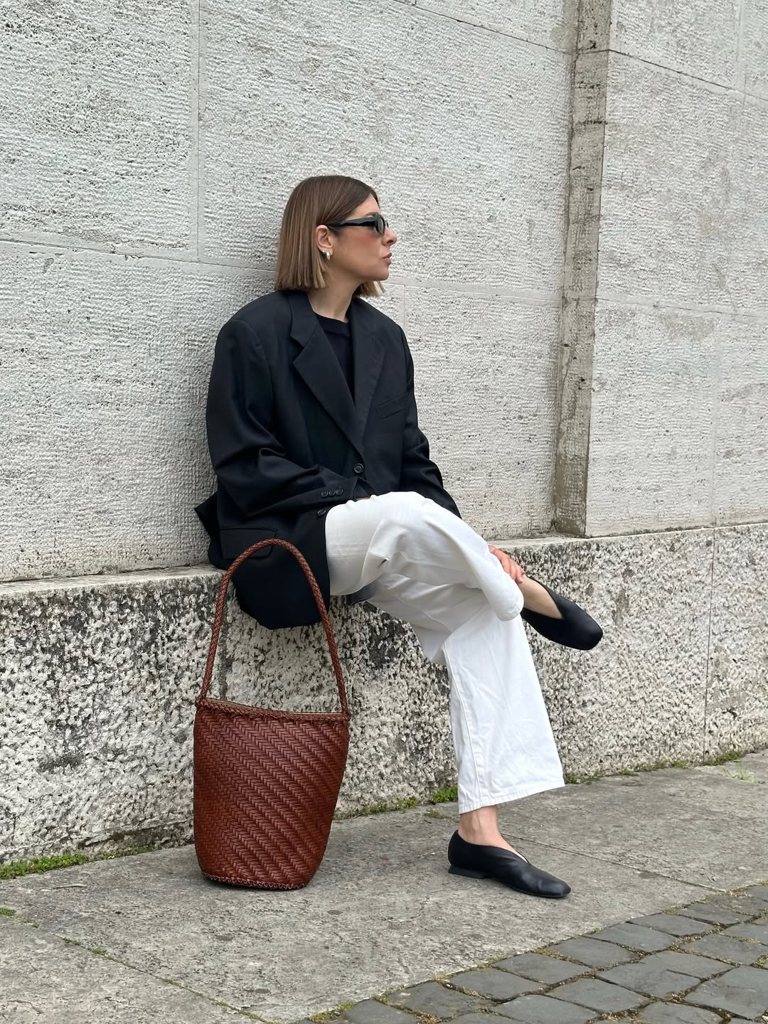 Esmée SOOK - Borsa a secchiello in pelle riciclata intrecciata - caramello