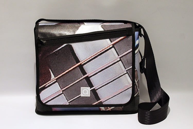 Borsa Disco in PVC riciclato da affissioni pubblicitarie