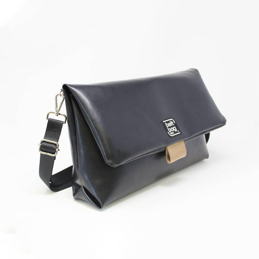 FLAP BG similpelle nero con chiusura in cintura oro LAT