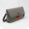 FLAP BG tweed scozzese bianco-nero con chiusura in cintura rossa LAT