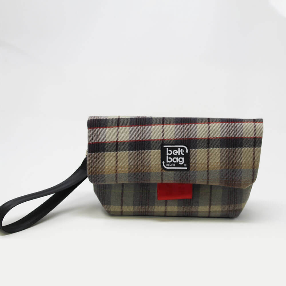 FLAP MN tartan beige-celeste-grigio scuro-righe rosse con chiusura in cintura rossa FRONT