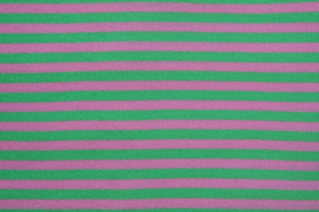 Copertina per lettino in cashmere e seta verde erba | rosa vivo
