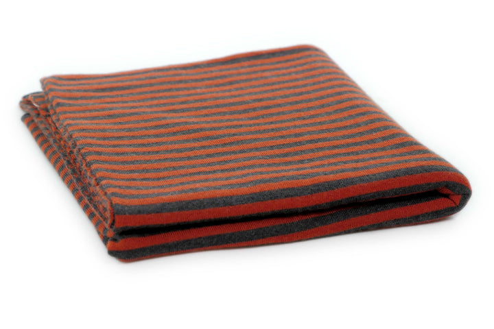 Copertina per culla in cashmere e seta grigio scuro | mattone