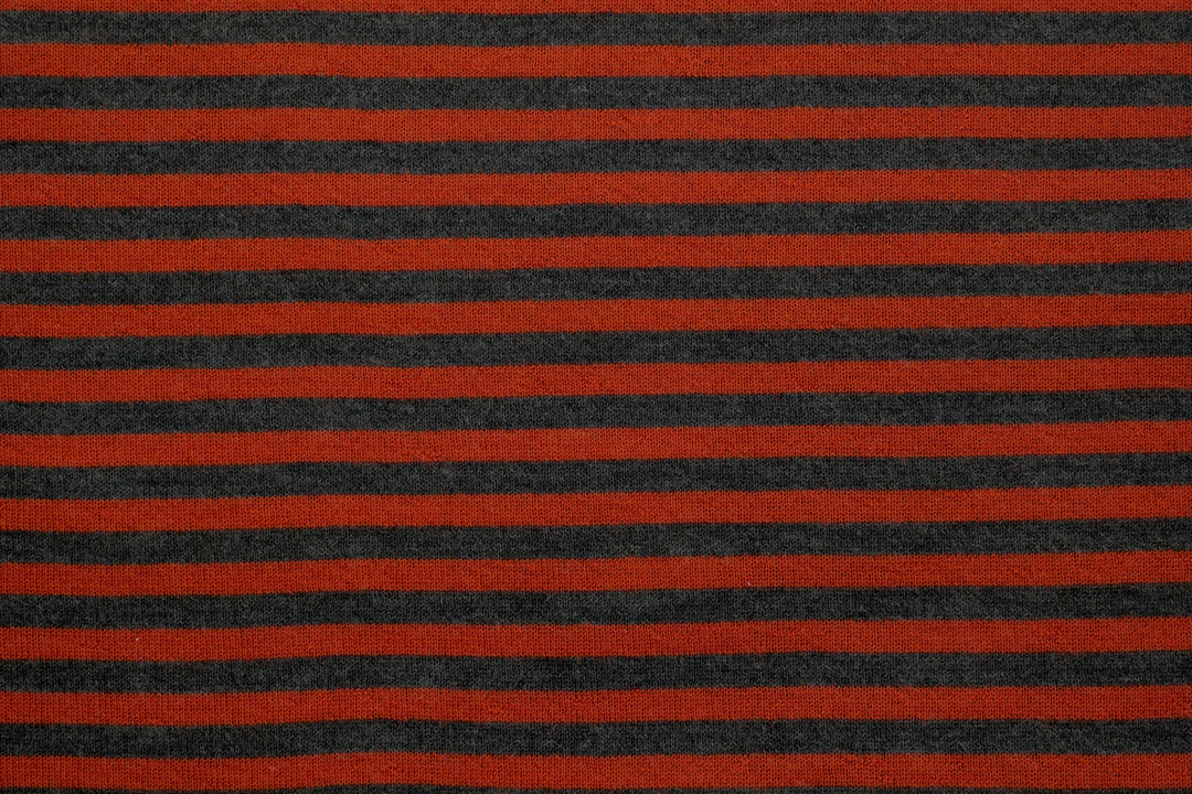 Copertina per culla in cashmere e seta grigio scuro | mattone