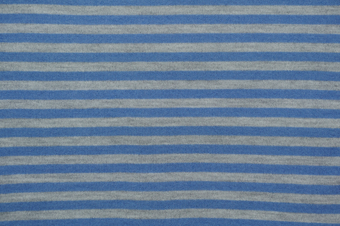 Copertina per culla in cashmere e seta grigio chiaro | azzurro fiordaliso