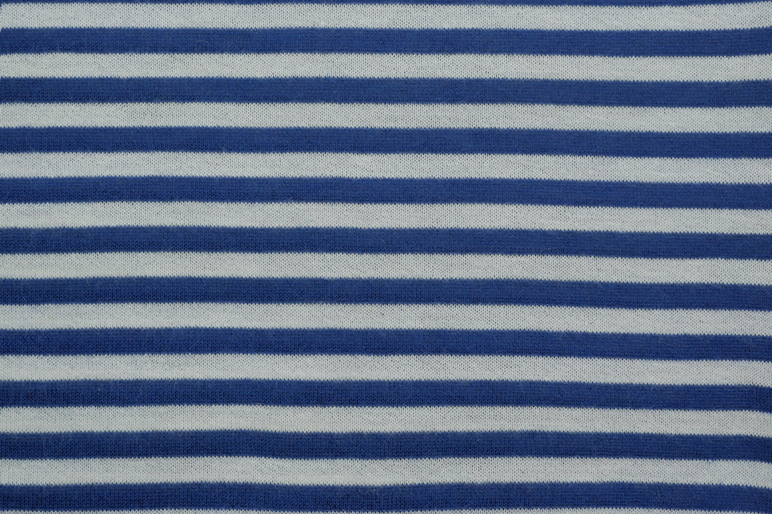 Copertina per culla in cashmere e seta panna | blu oltremare