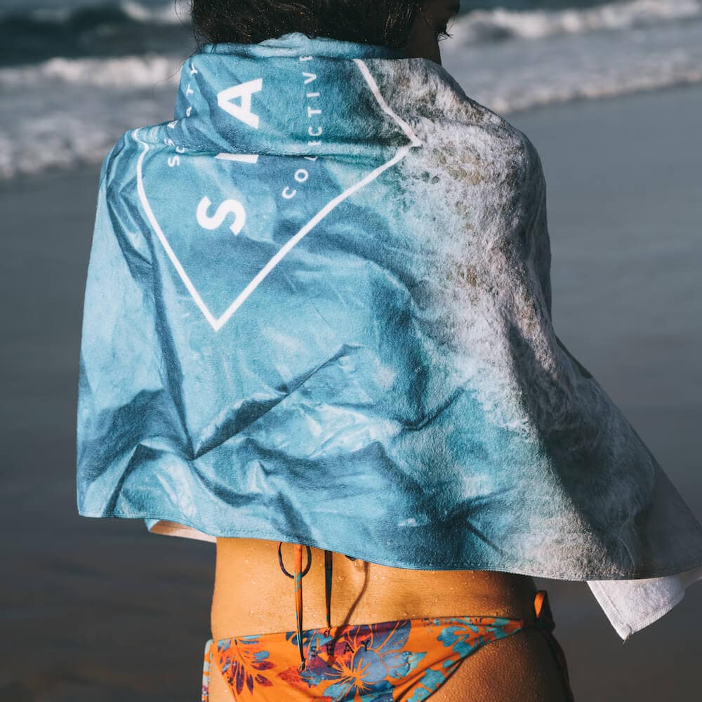 beach towel telo mare plastic ocean women ®MIcheleBorboni