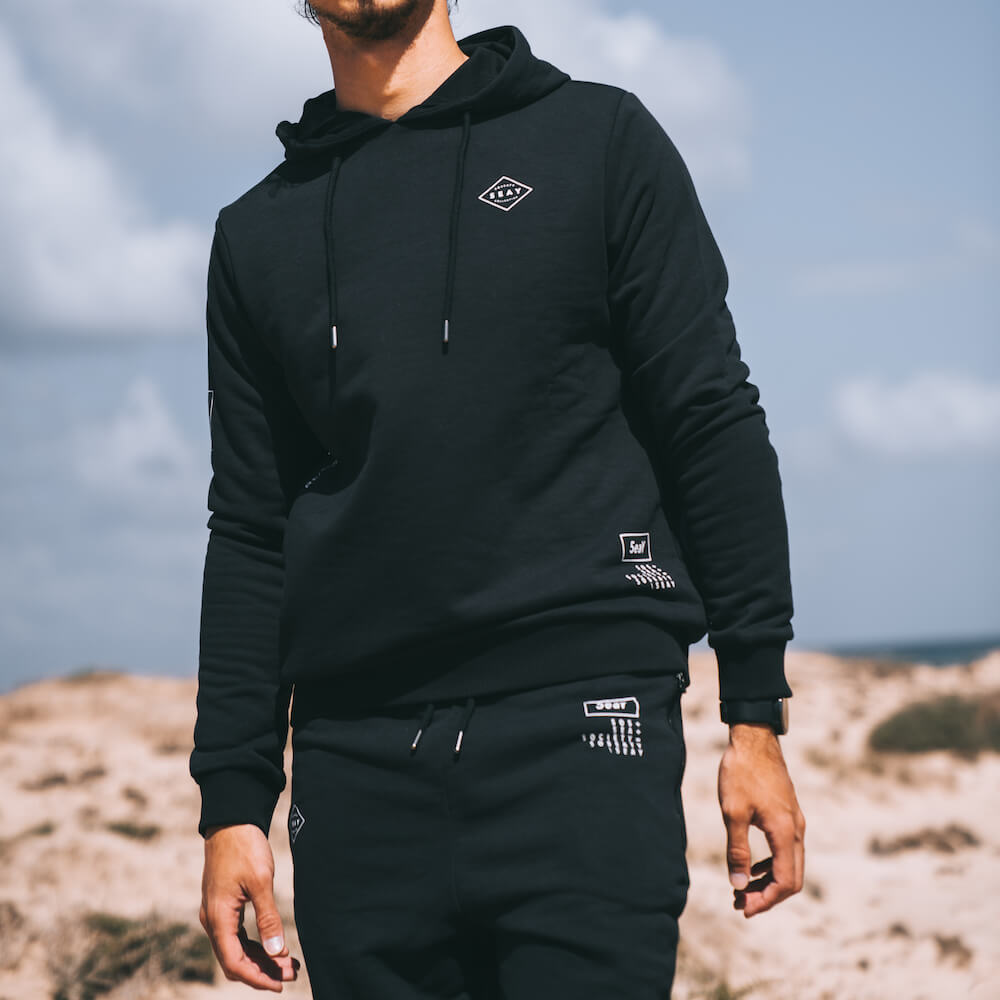 hoodie black logo felpa cappuccio nera joggers black pantalone felpa nero logo front ®MIcheleBorboni