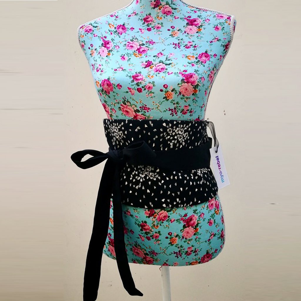 La collezione Obi-One è la prima capsule di Myo-Rebel, una serie di Obi, le cinture ispirate ai kimono giapponesi, realizzati con tessuti recuperati dagli ultimi metri delle bobine, destinati allo scarto. 